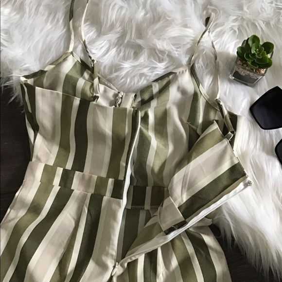 ✨NWT✨ Romeo & Juliet Couture Jumpsuit ✨ - Picture 3 of 5